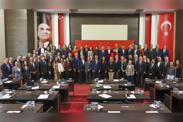 Özel, kurultay öncesinde Parti Meclisi Toplantısı’na başkanlık etti