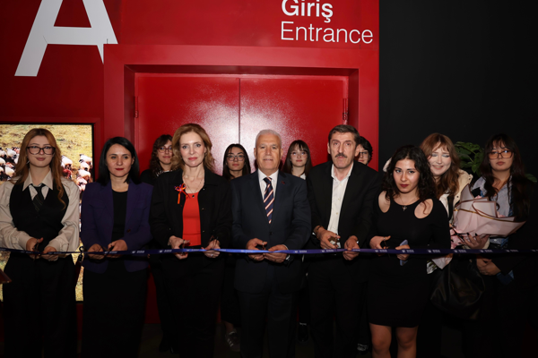 Bursa’da “Kırılmayan Çizgiler” dijital sergisi açıldı