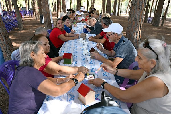 Anamurlu emekliler Tarsus’ta kamp etkinliğinde buluştu