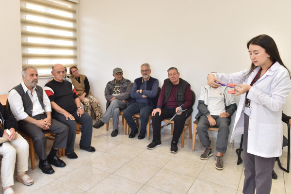 Kepez Belediyesi’nden huzurevi sakinlerine ağız ve diş sağlığı taraması