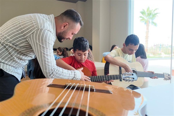 Sarıçam’da saz ve gitar kursları