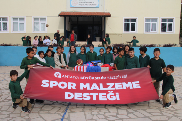 Büyükşehir’den 19 ilçedeki okullara spor malzemesi desteği