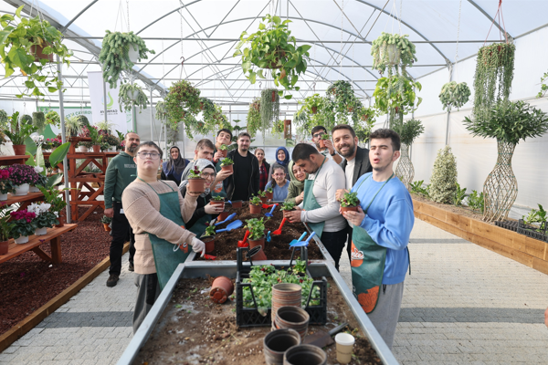 Özel bireyler, Bahçem Çayırova alanını ziyaret etti