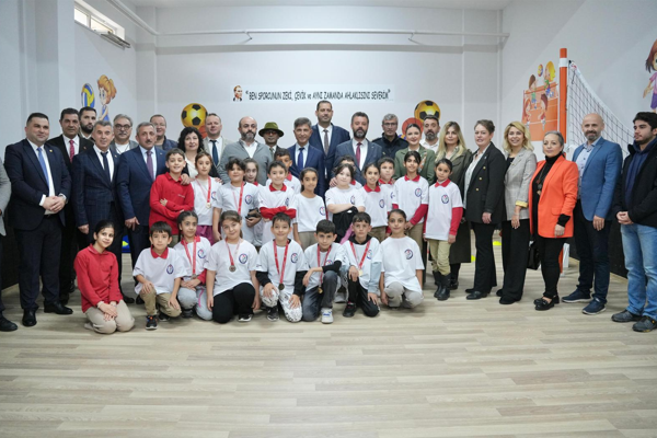 Çorlu Melahat Kozar İlkokulu’nun yeni spor salonu açıldı