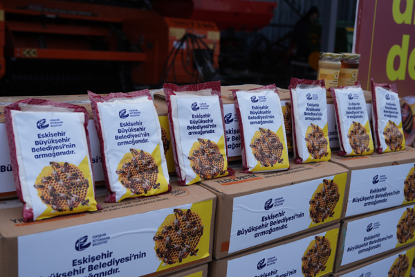 Eskişehir Büyükşehir Belediyesi’nden arı yetiştiricilerine destek