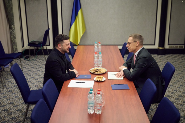 Zelenski, Finlandiya Cumhurbaşkanı Stubb ile bir araya geldi