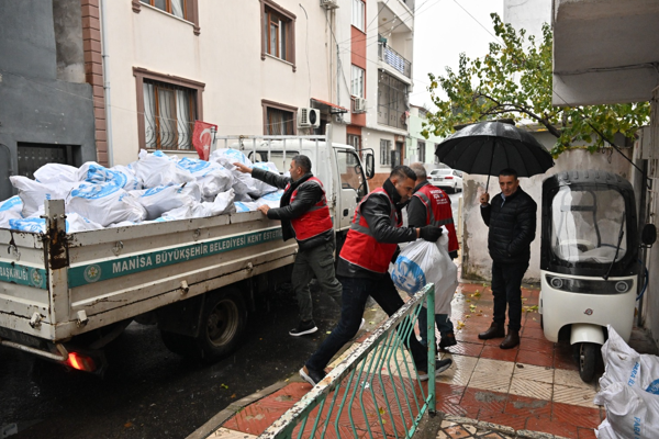 Büyükşehir’den ihtiyaç sahiplerine odun desteği