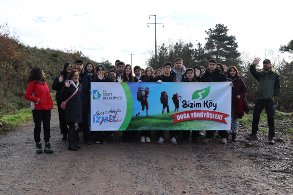 Öğrenciler, Üçgaziler mevkiinde çevre temizliği gerçekleştirdi