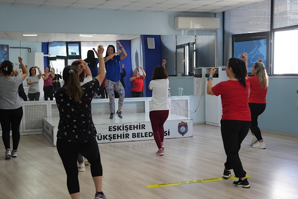 Büyükşehir’den kadınlara ücretsiz spor eğitimi