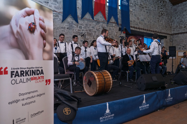 İzmir’de yaşayan engelli vatandaşlar bir araya geldi