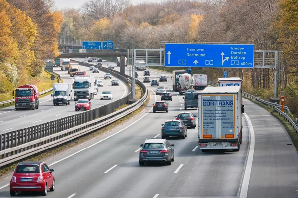 Avrupa Komisyonu, içten yanmalı motor yasağını yumuşatmaya hazırlanıyor