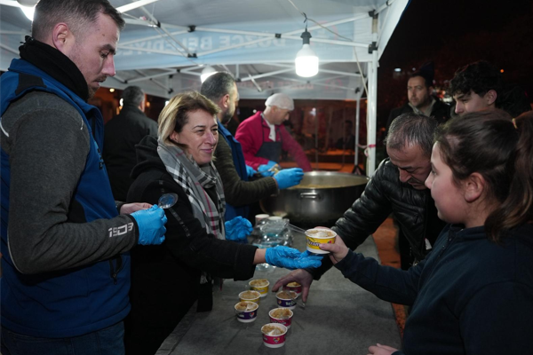Düzce’de vatandaşlara helva ikramı yapıldı