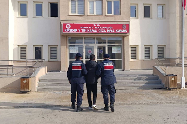 Kırşehir’de jandarmadan Kaçakçılık ve aranan şahıslara yönelik operasyonlar