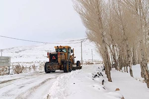 Van’da karla mücadele çalışmaları sürüyor