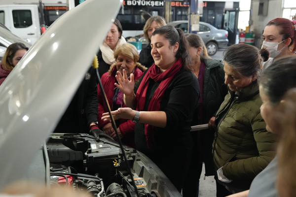 Eskişehir’de kadınlara yönelik araba bakım kursu
