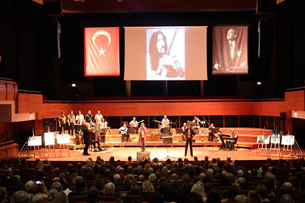 Barış Manço Şarkılarıyla İzmir’de anıldı