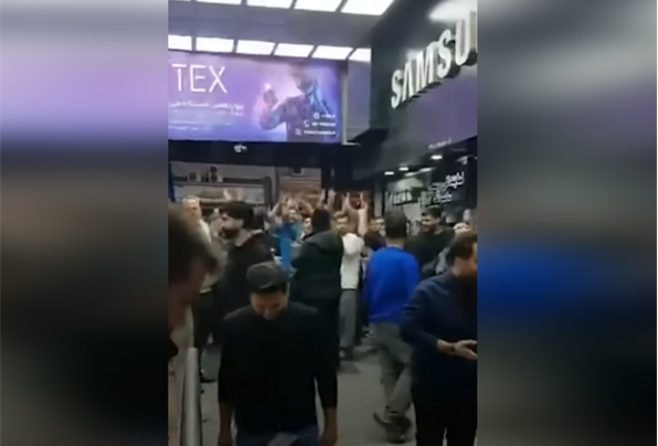 Tahran’da döviz krizine karşı protestolar devam ediyor