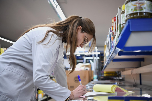 Konyaaltı Belediyesi Zabıtasından gıda denetimi