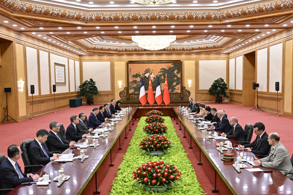 Xi Jinping, Macron ile görüştü