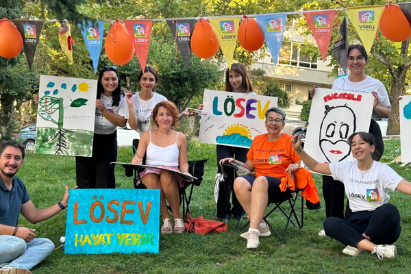 LÖSEV: “Sen Varsan Biz Varız” Dünya Gönüllüler Günü’nde gönüllülük çağrısı