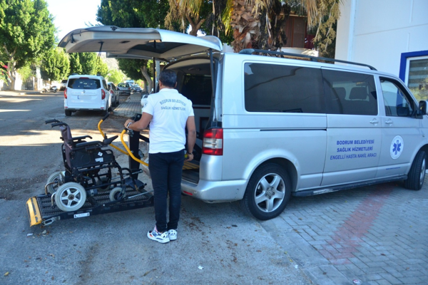 Bodrum Belediyesi’nden akülü sandalye, bakım ve onarım desteği