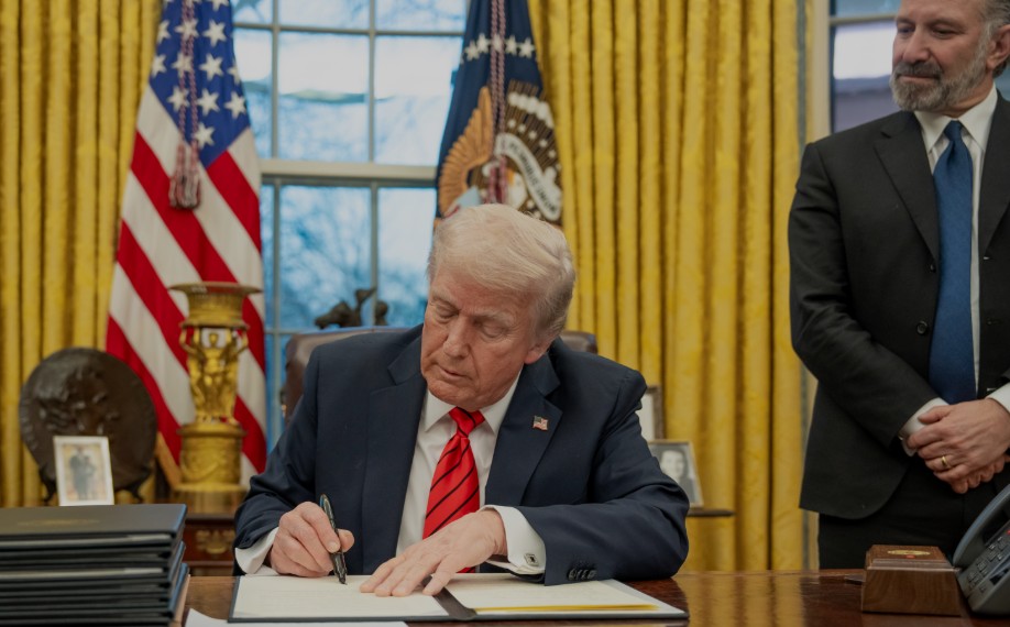 Trump tek bir ulusal yapay zeka düzenlemesi için kararname imzaladı