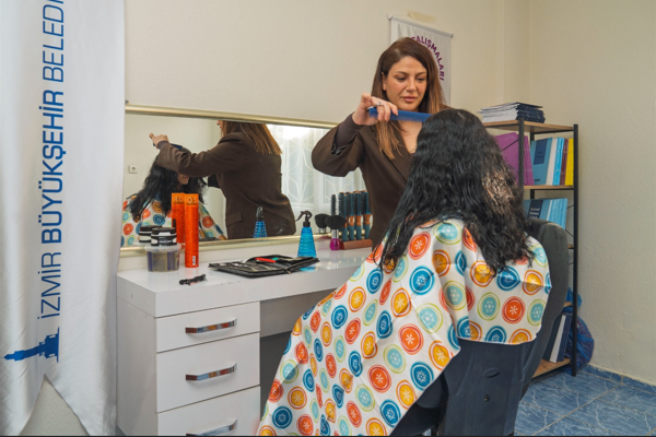 Büyükşehir, Güçlenme Durağı Mobil Kuaförlük Hizmetini başlattı