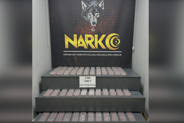 Ağrı’da 2 bin 500 adet sentetik ecza maddesi ele geçirildi
