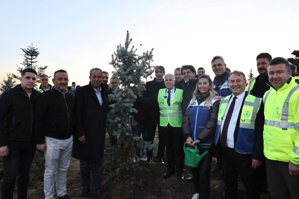 Bursa Büyükşehir Belediyesi 15 bin 28 fidanı toprakla buluşturdu