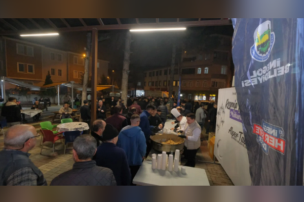 İnegöl’de Regaip Kandili’nde helva ikramı yapıldı