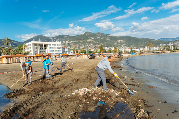 Alanya’da yağış sonrası temzilik seferberliği başladı