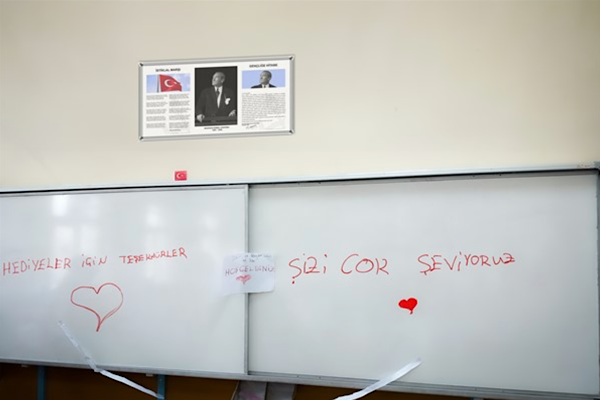 Alimoğlu Sağlık ve Eğitim Vakfı’ndan Ağrı’daki köy okullarına anlamlı destek