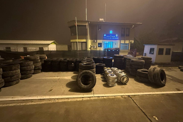 Şanlıurfa’da 2 milyon TL değerinde kaçak lastik ele geçirildi