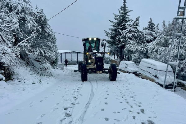Antakya’da karla mücadele çalışmalarına başladı
