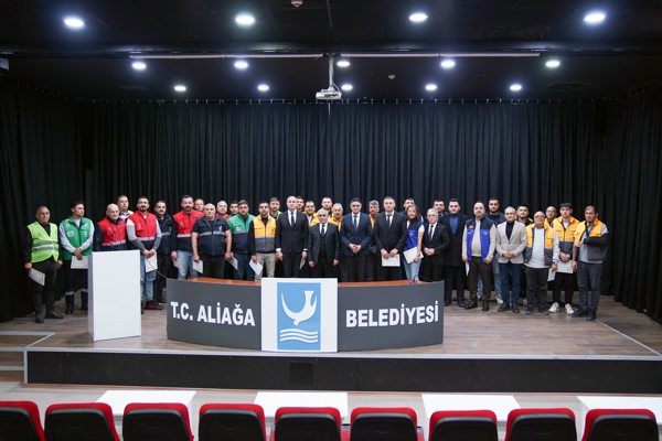 Aliağa’da orman yangınlarıyla mücadele eden personele teşekkür belgesi