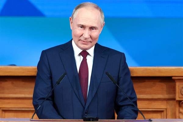 Putin, Kırgızistan Cumhurbaşkanı Caparov ile telefonda görüştü