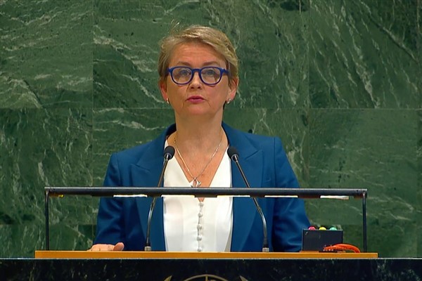 Cooper: Siviller ve sağlık tesisleri hiçbir koşulda meşru hedef değildir