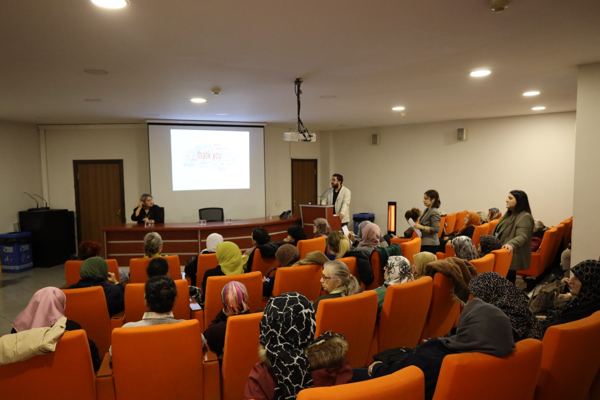 İzmit’te “Sağlıklı Yaş Alma Semineri” düzenlendi
