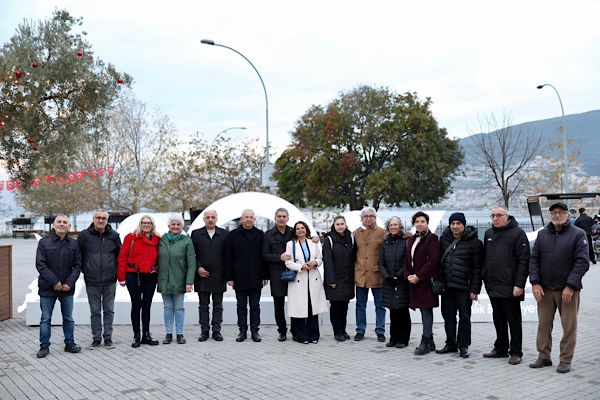 Gemlik’te Yılbaşı Meydanı törenle açıldı