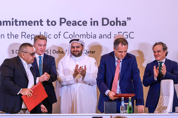 Katar’da Kolombiya Hükümeti ve EGC Arasında “Barış Taahhüdü” imzalandı
