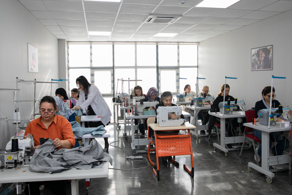 Mersin Büyükşehir Belediyesi’nden giyim üretim kursu