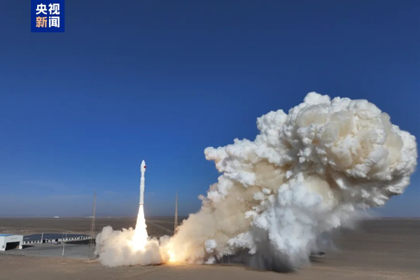 Çin, Lijian-1 Y11 roketiyle dokuz uyduyu uzaya gönderdi