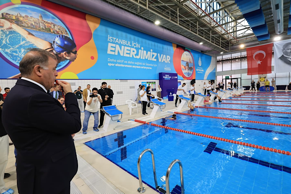 İBB’den Dünya Engelliler Günü’nde yüzme etkinliği