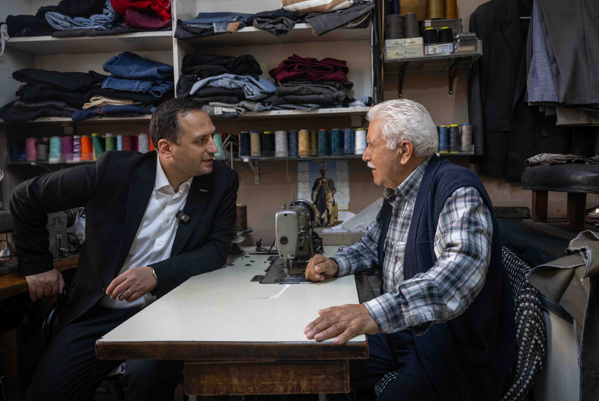 Başkan Eşki, Çamdibi’nde esnaf ve vatandaşlarla buluştu