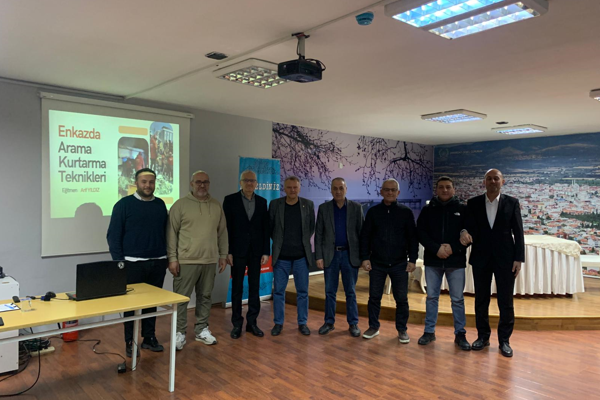 Belediye personeline deprem odaklı arama kurtarma bilgilendirme eğitimi verildi