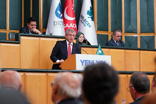 Davutoğlu: Devlet yönetiminde makro bakış ve kriz yönetimi eksik