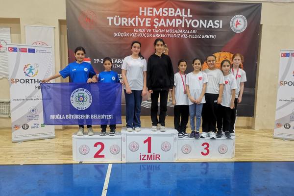 Aras: Büyükşehir sporcuları ülkemizi gururlandırmaya devam ediyor