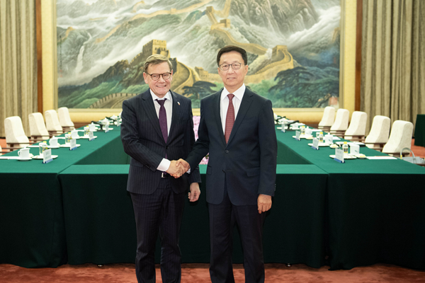 Han Zheng, Almanya Dışişleri Bakanı Johann Wadephul ile görüştü