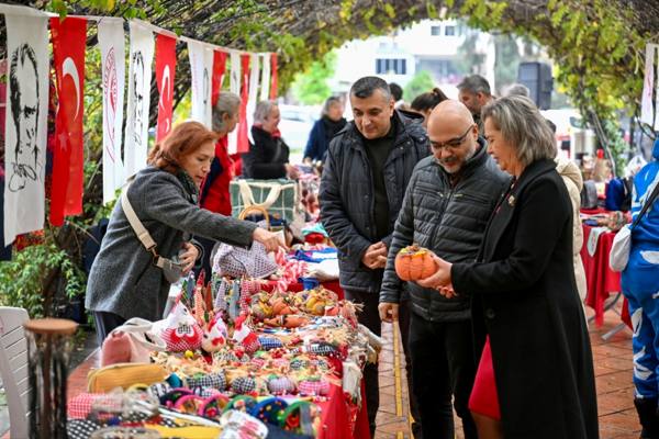 Bornova’da Yılbaşı Hediyelik Eşya Günleri gerçekleşti