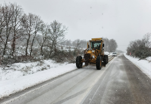 Gemlik’te karla mücadele çalışmaları devam ediyor